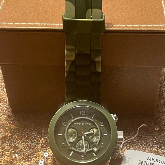 Michael kors runway watch stainless steel with camouflage silicone band. - Picture 7 of 7